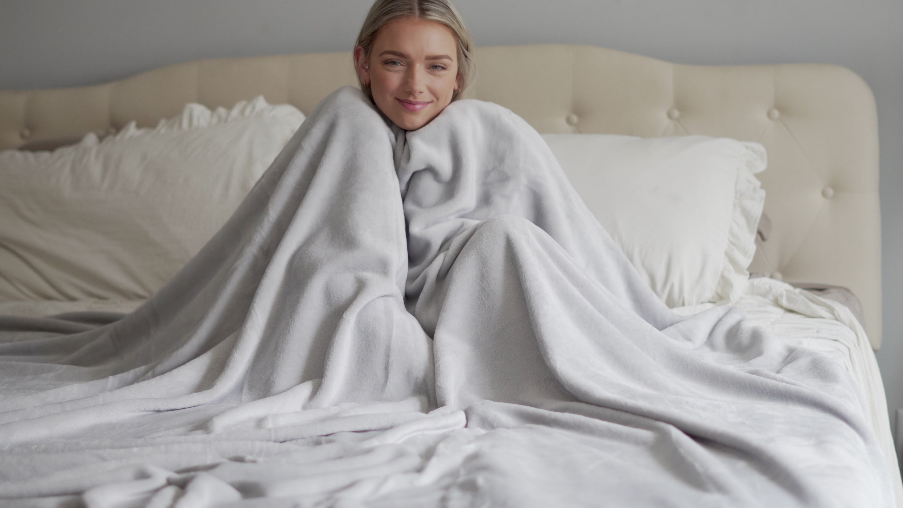 Everlaneas Velvet Plush Fleece Blanket Solid Color Design - Velour Blanket