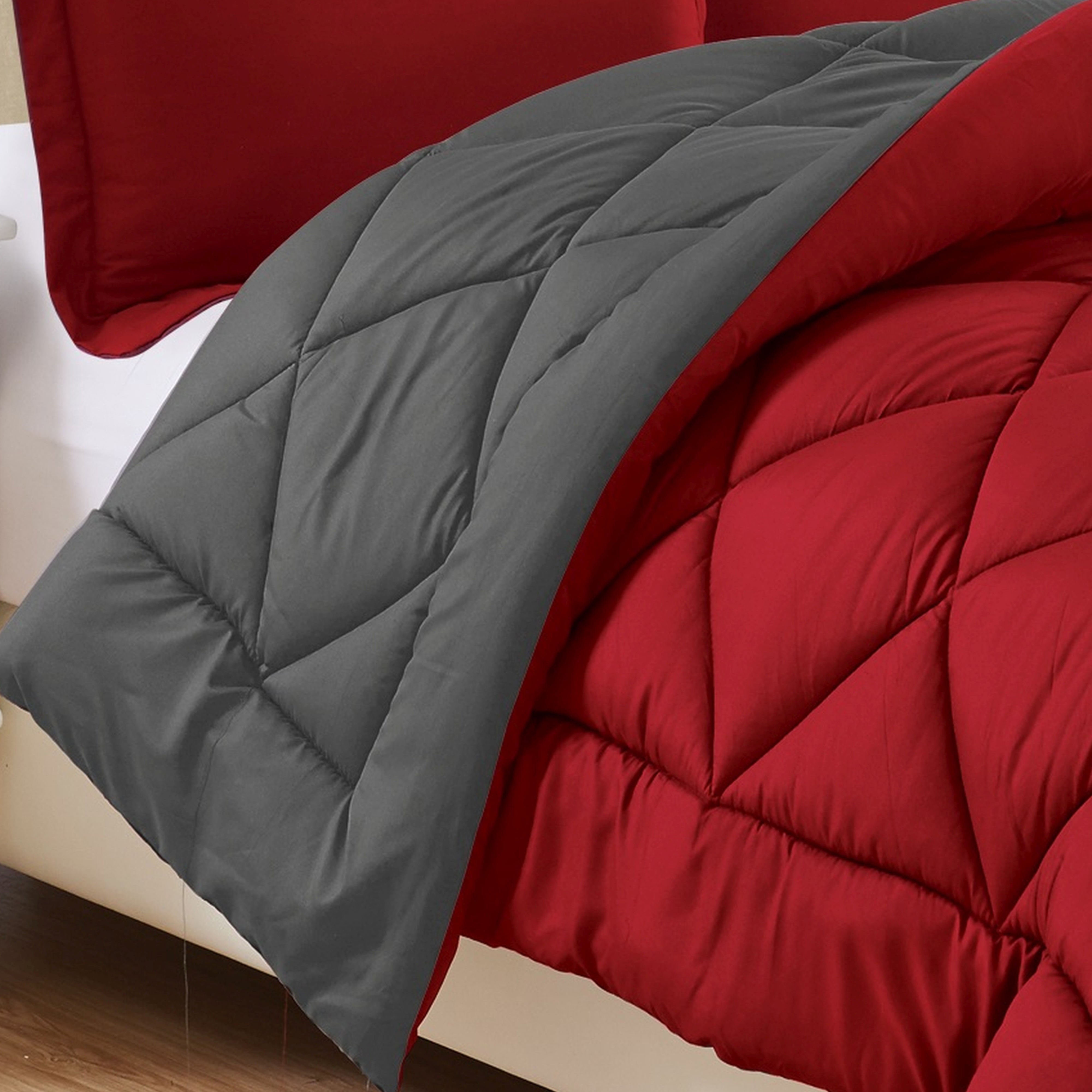 Everlaneas 3-Piece Reversible Diamond Stitched Comforter & Shams