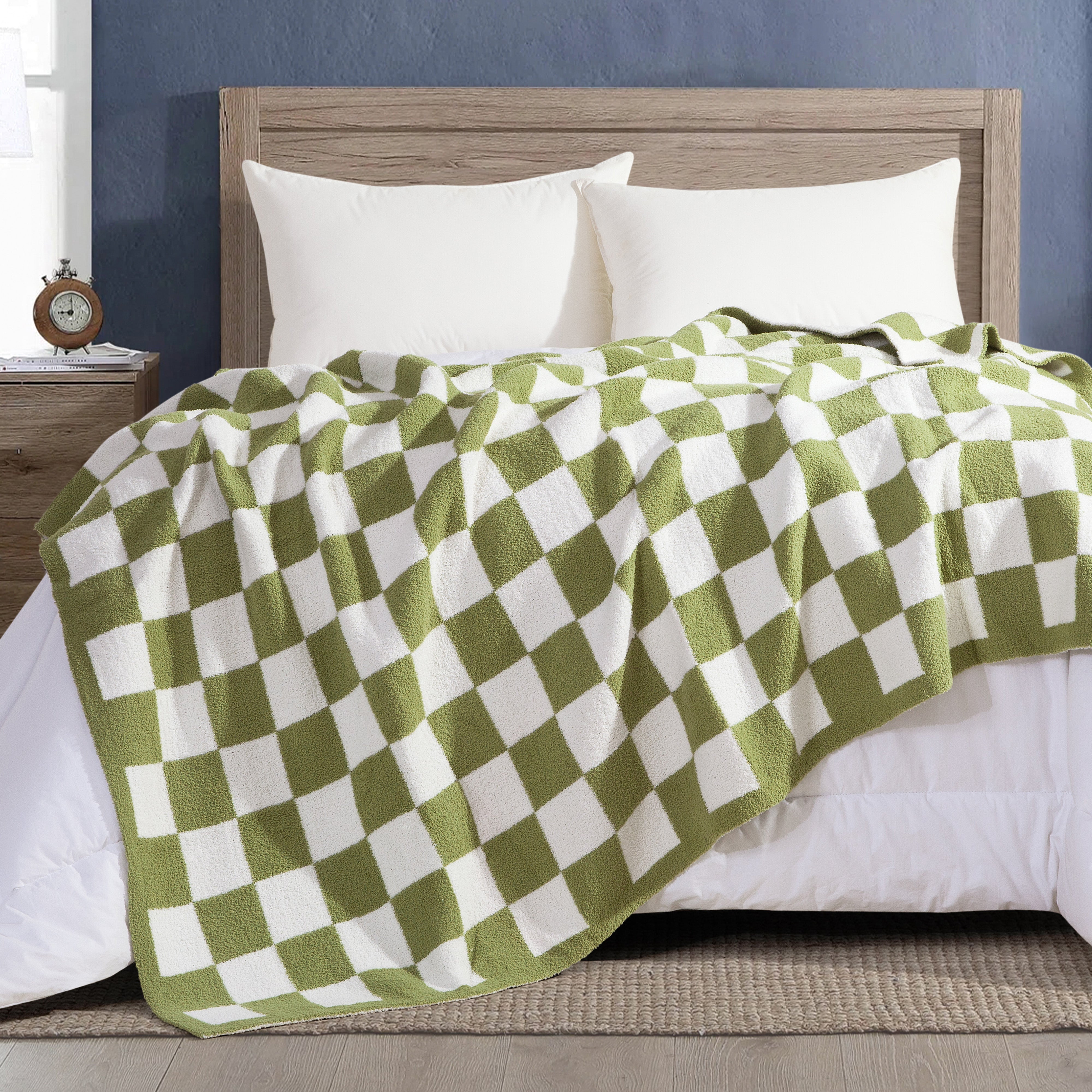 Everlaneas 50" x 70"  Ultra Soft Checkered Knitted Throw Blanket