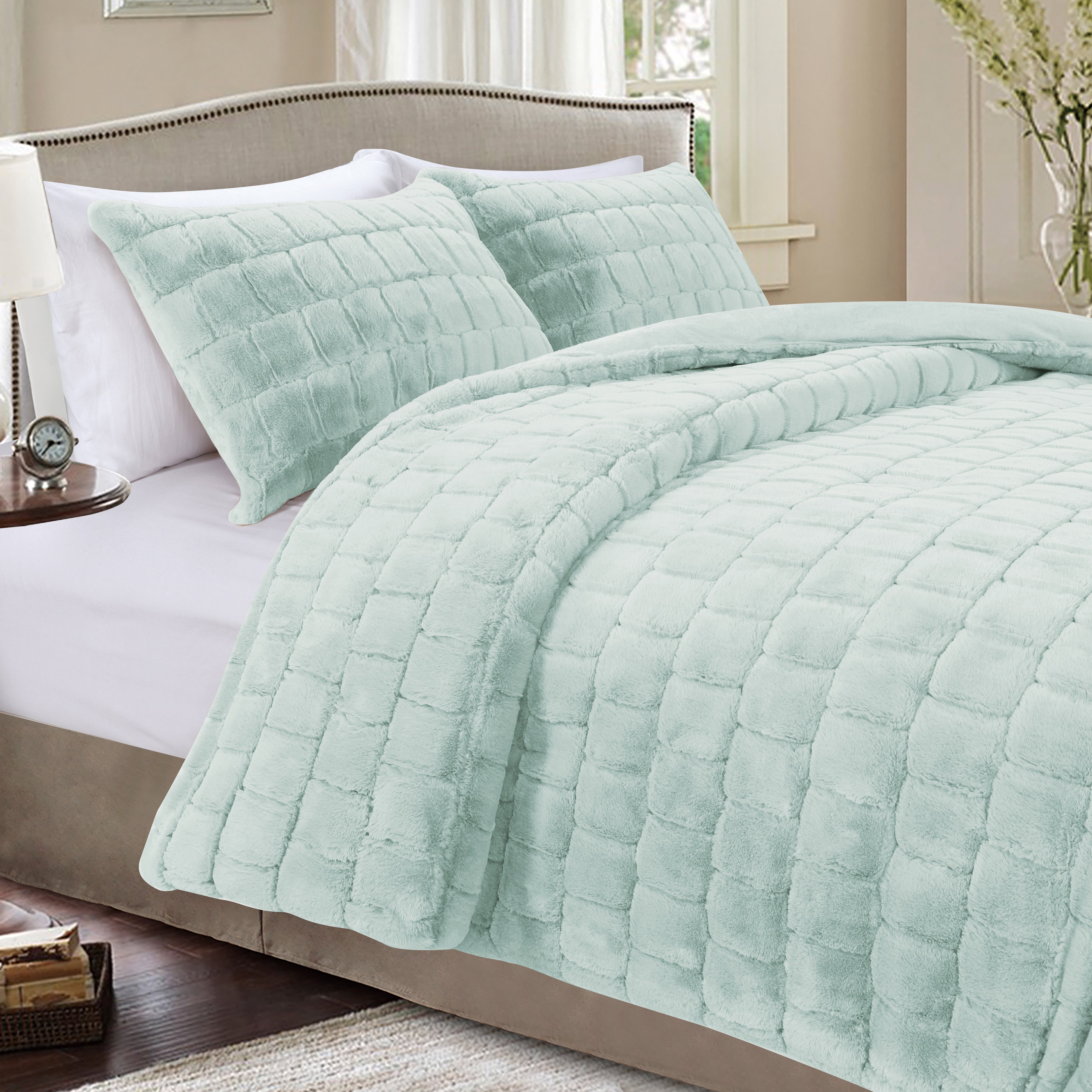 Everlaneas Fluffy 3-Piece Faux Rabbit Fur Comforter Set