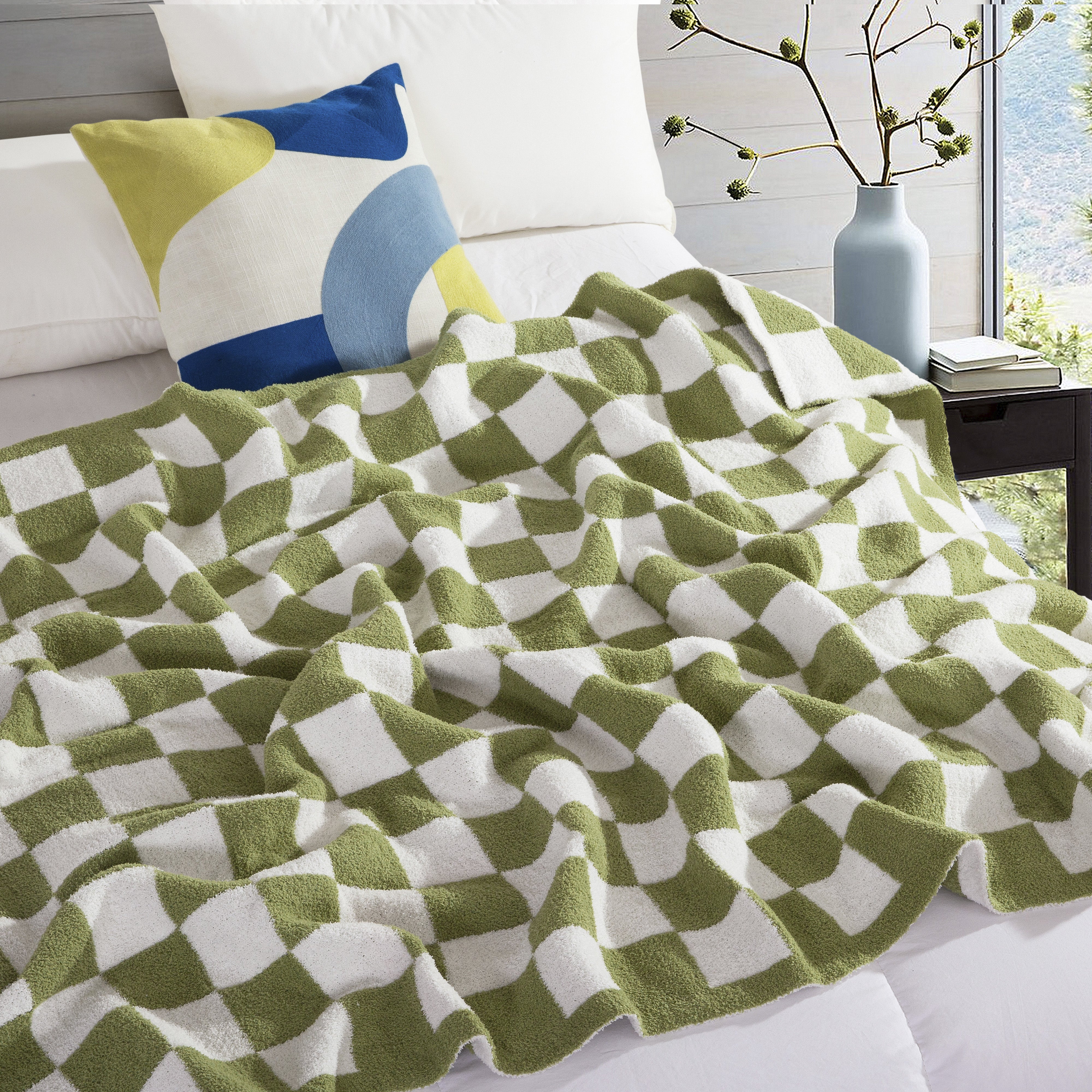 Everlaneas 50" x 70"  Ultra Soft Checkered Knitted Throw Blanket