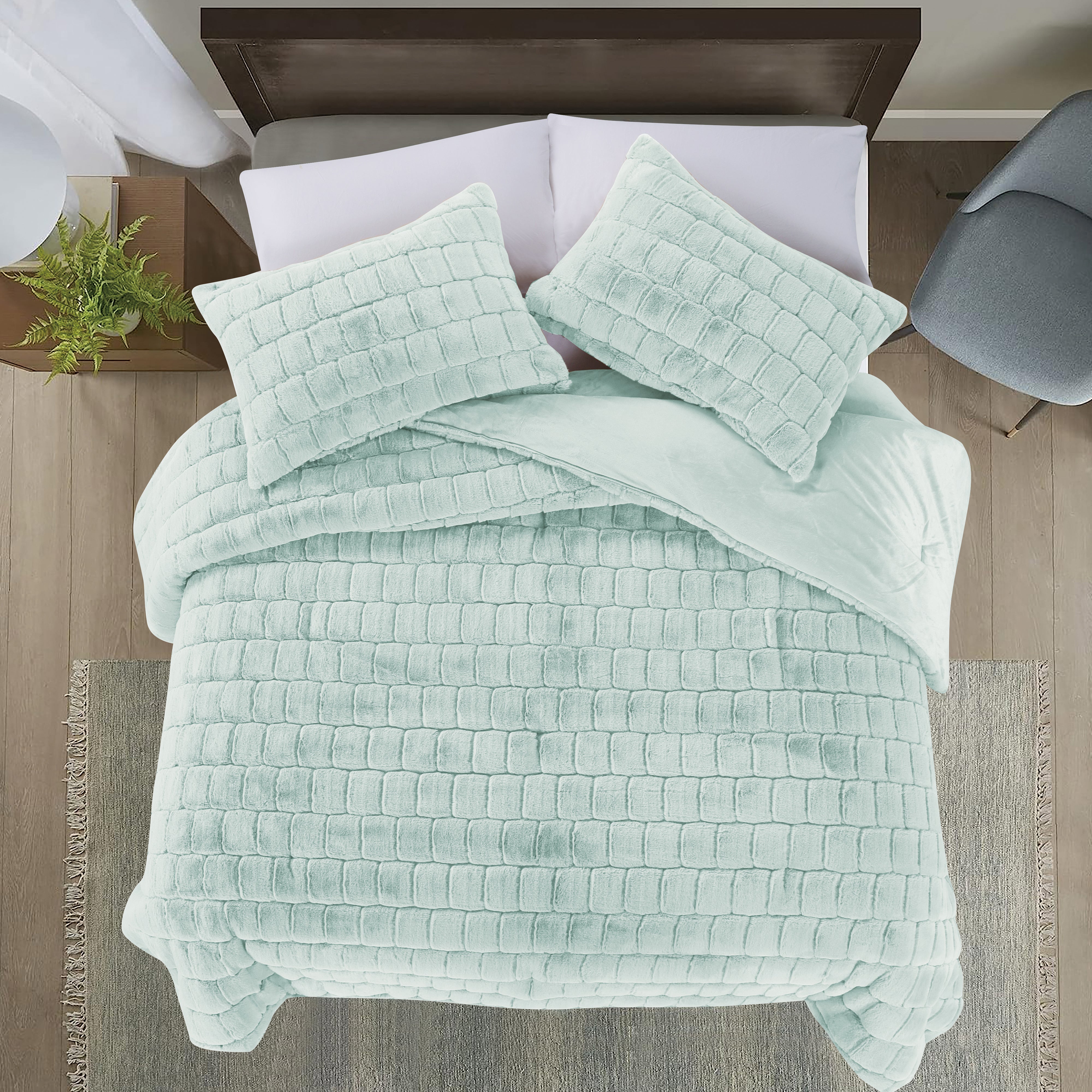 Everlaneas Fluffy 3-Piece Faux Rabbit Fur Comforter Set