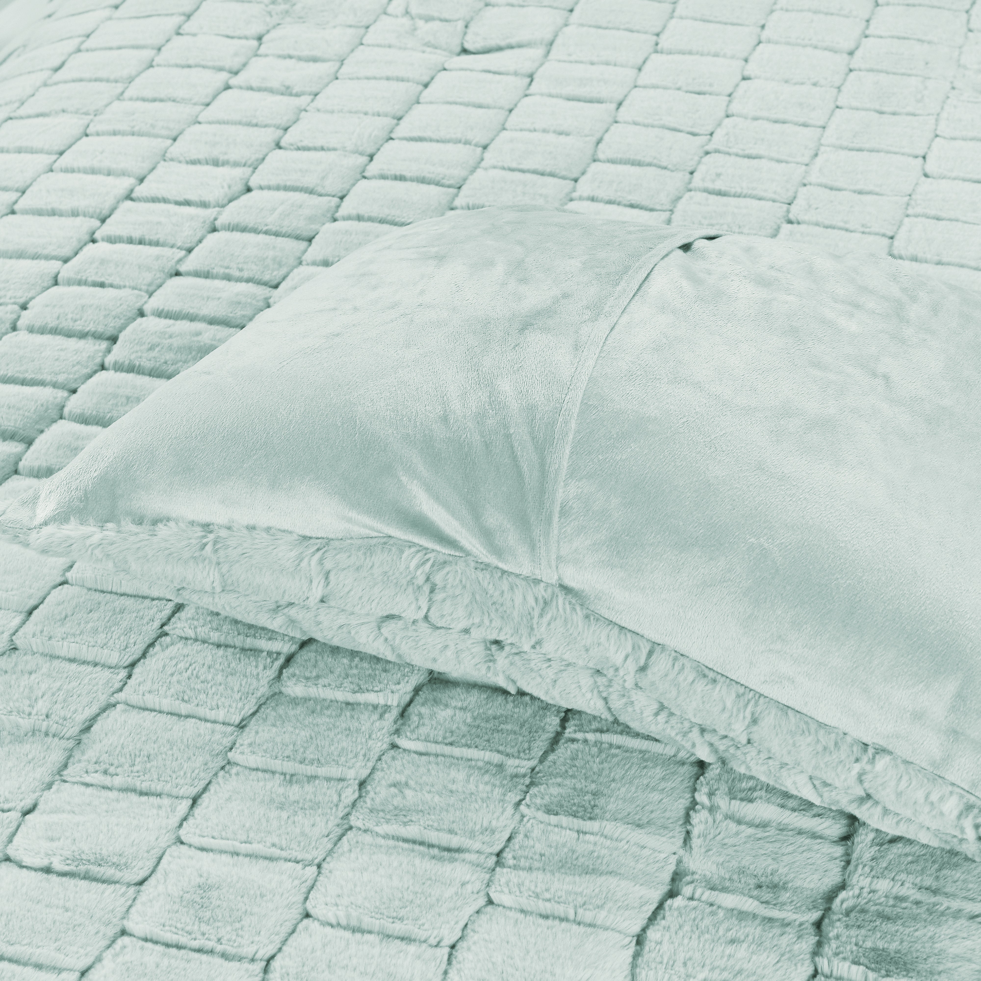 Everlaneas Fluffy 3-Piece Faux Rabbit Fur Comforter Set