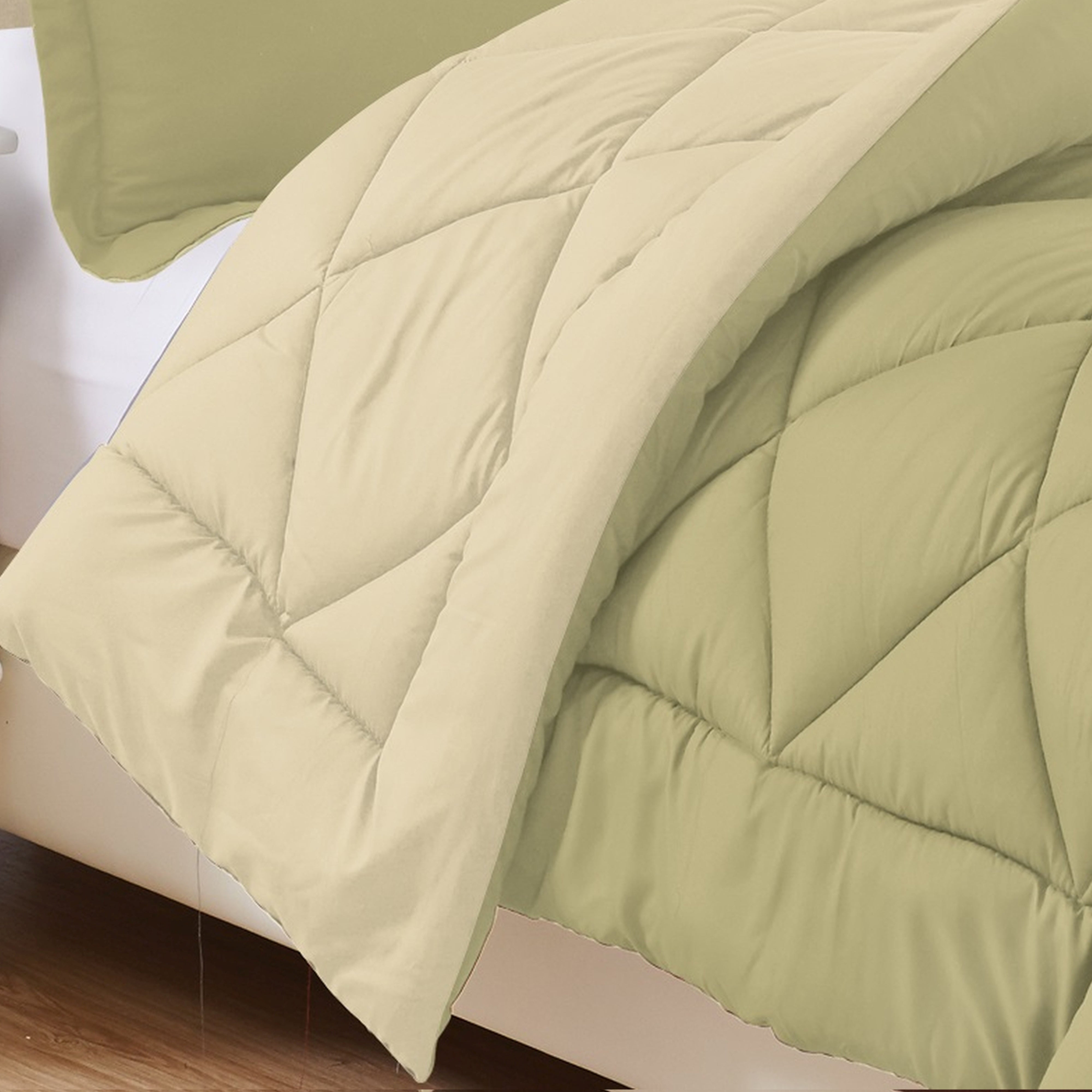 Everlaneas 3-Piece Reversible Diamond Stitched Comforter & Shams