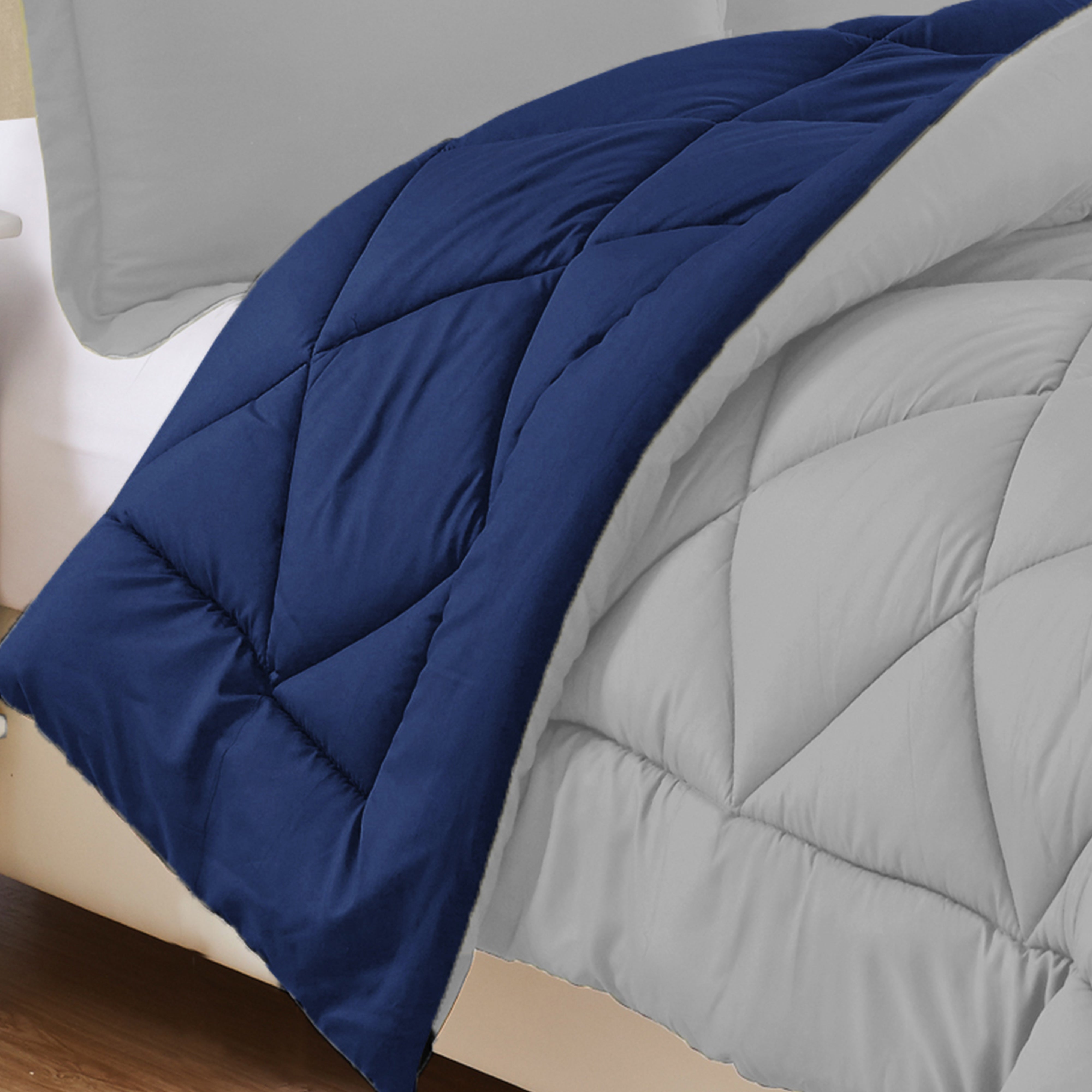 Everlaneas 3-Piece Reversible Diamond Stitched Comforter & Shams