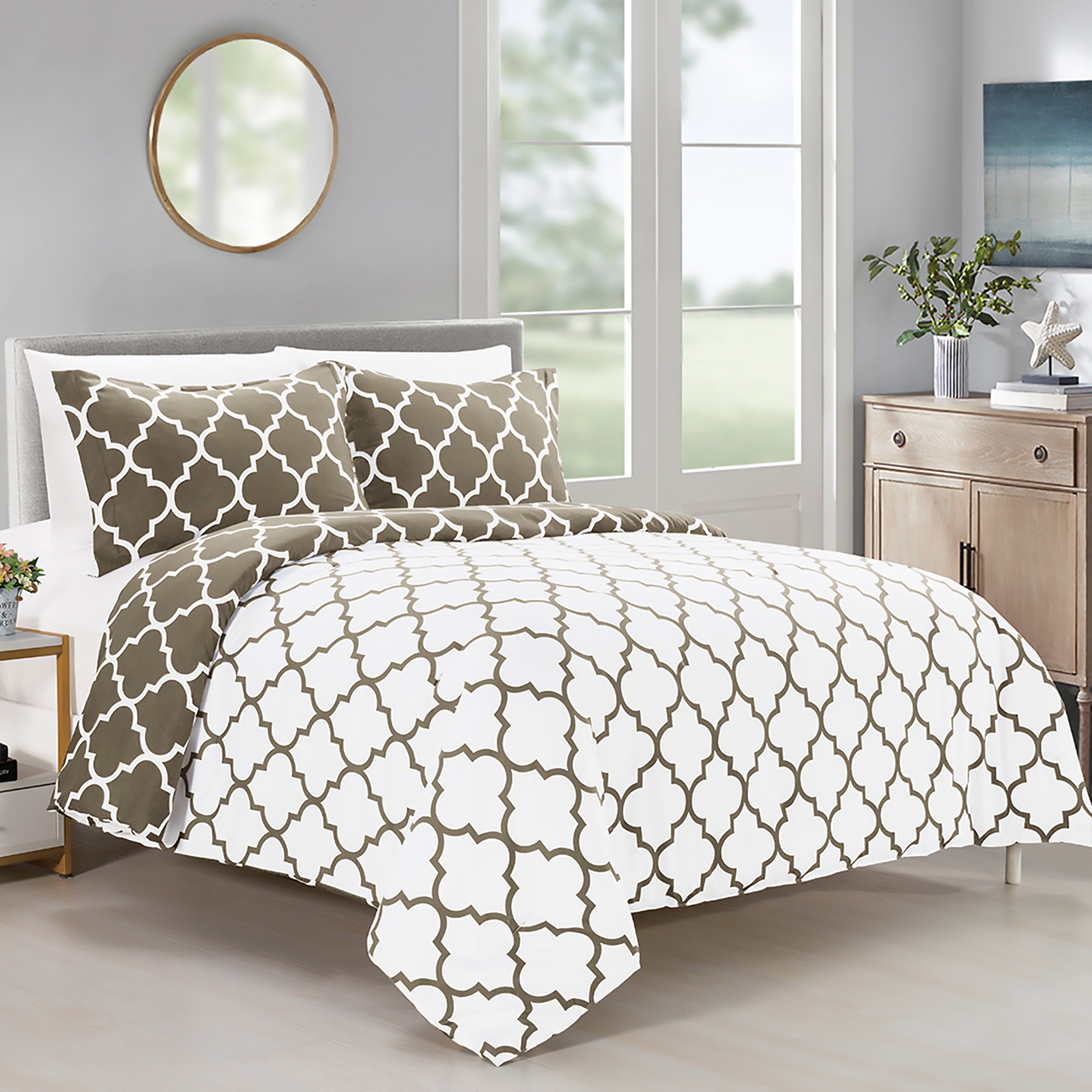 Everlaneas 3-Piece Moroccan Trellis Reversible Comforter Set