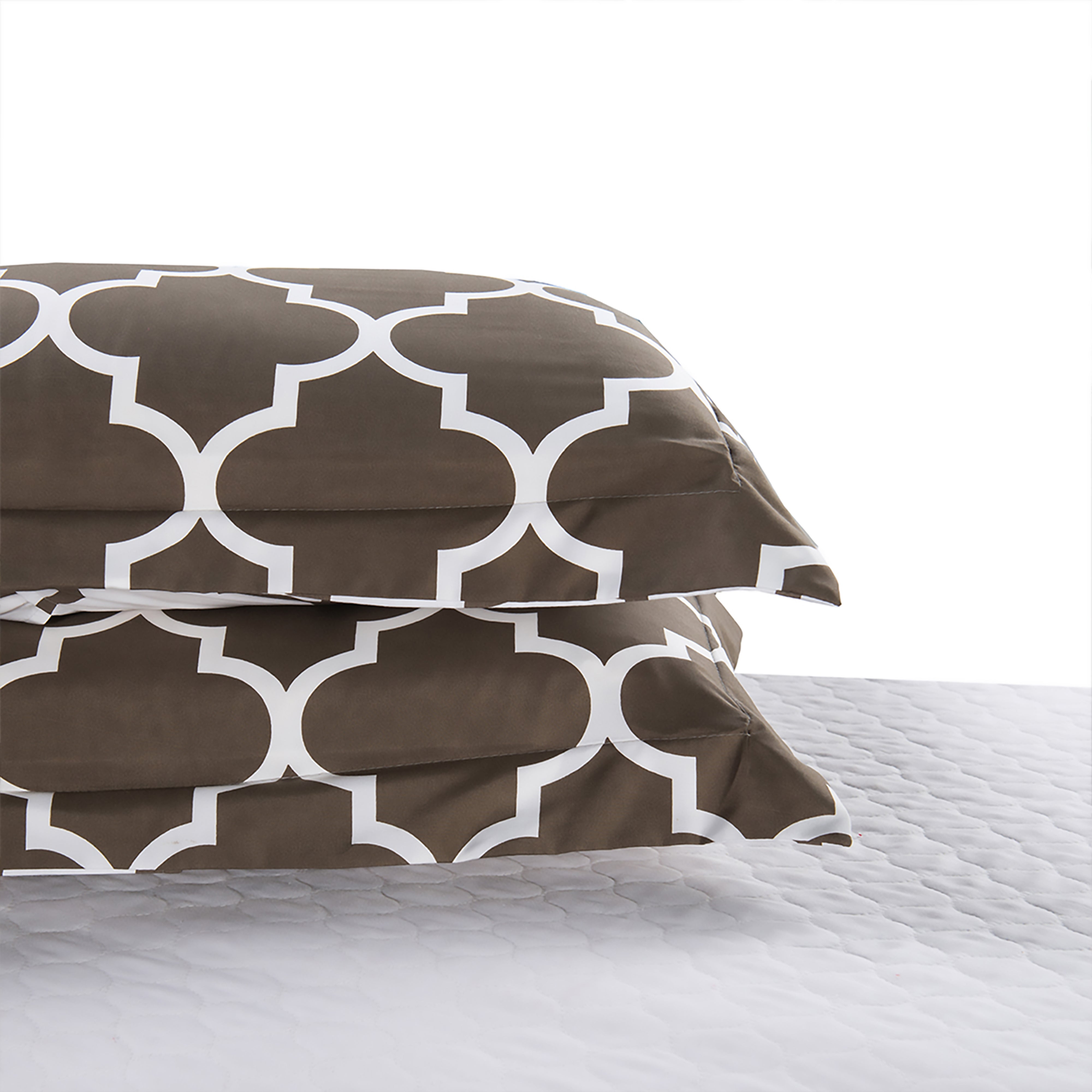 Everlaneas 3-Piece Moroccan Trellis Reversible Comforter Set