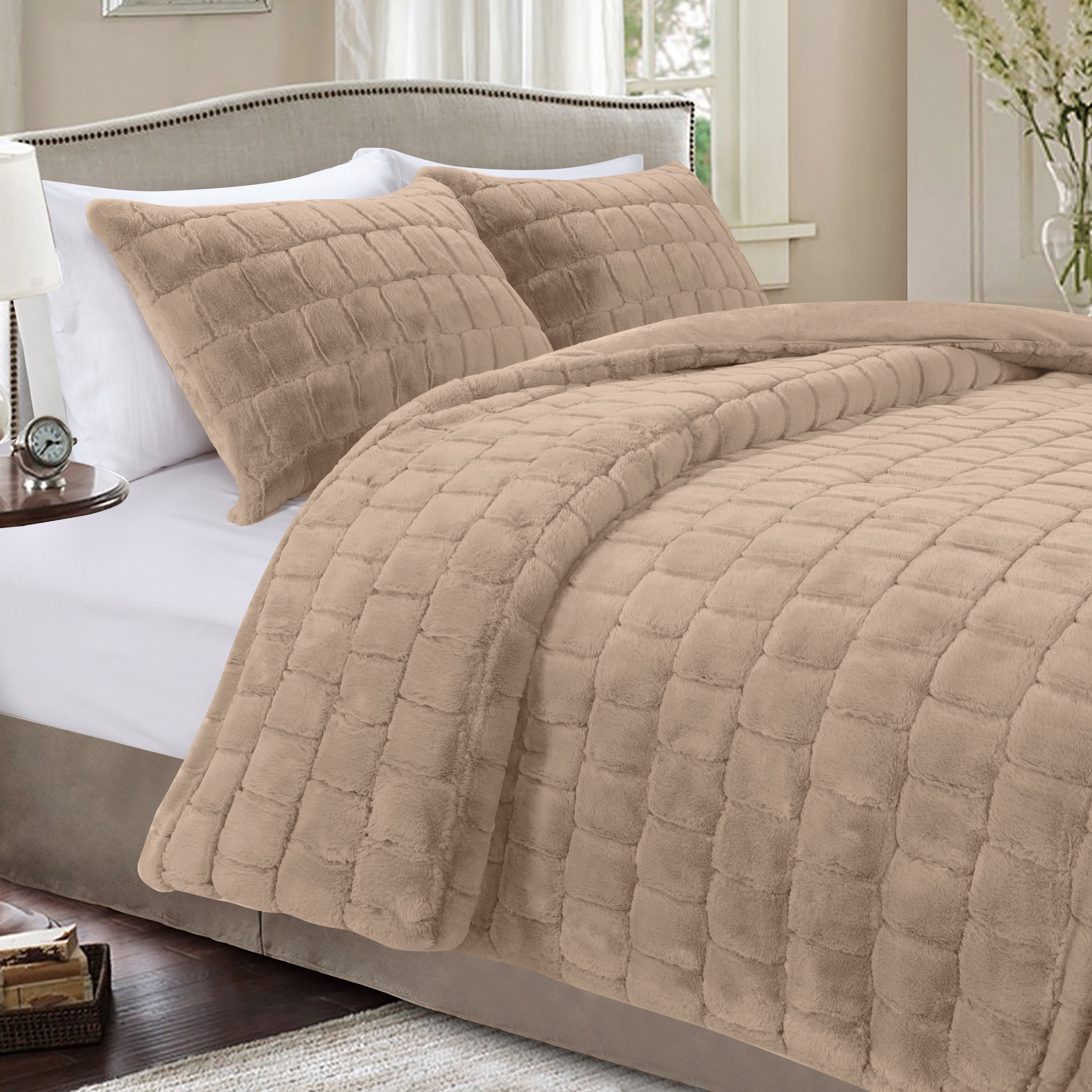 Everlaneas Fluffy 3-Piece Faux Rabbit Fur Comforter Set