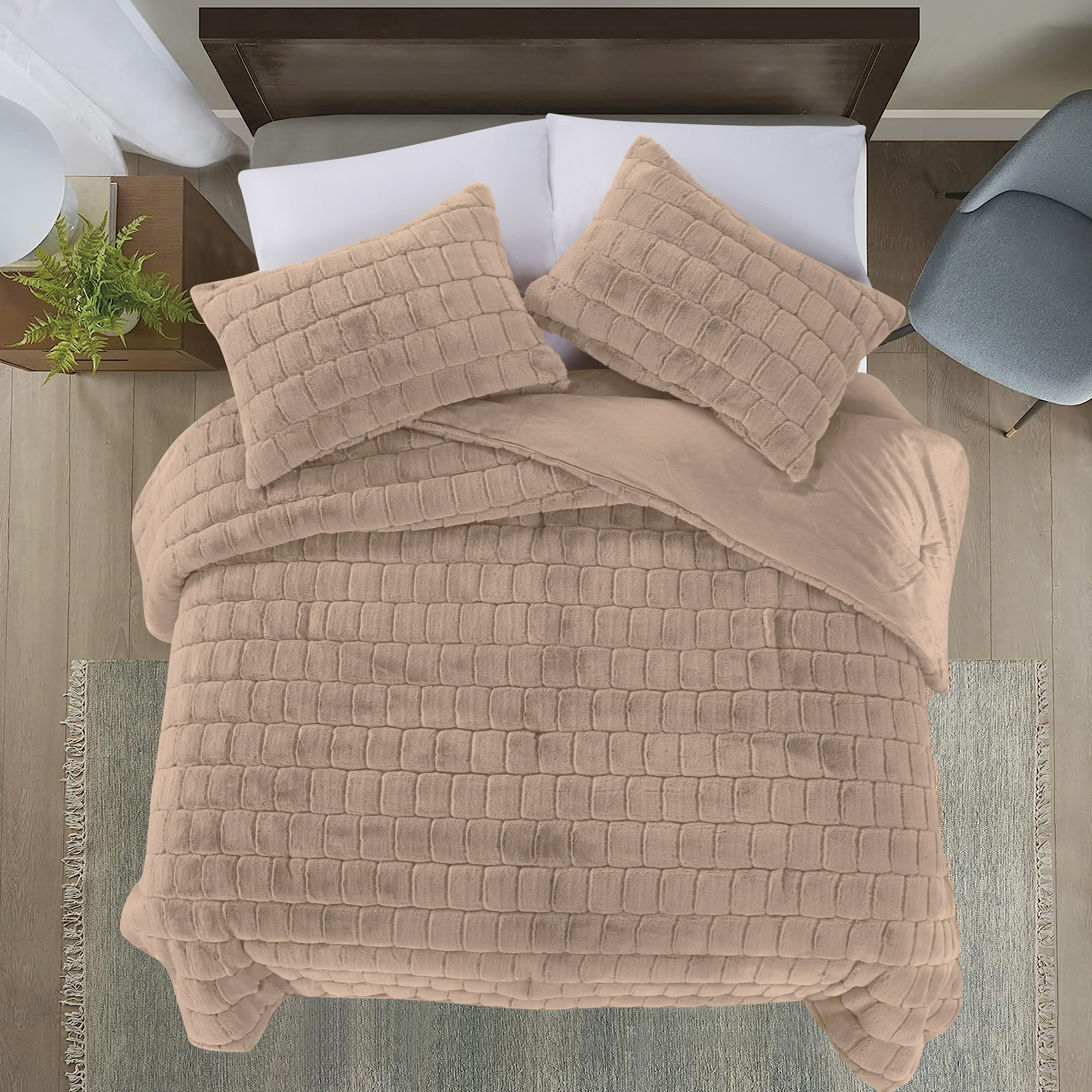 Everlaneas Fluffy 3-Piece Faux Rabbit Fur Comforter Set