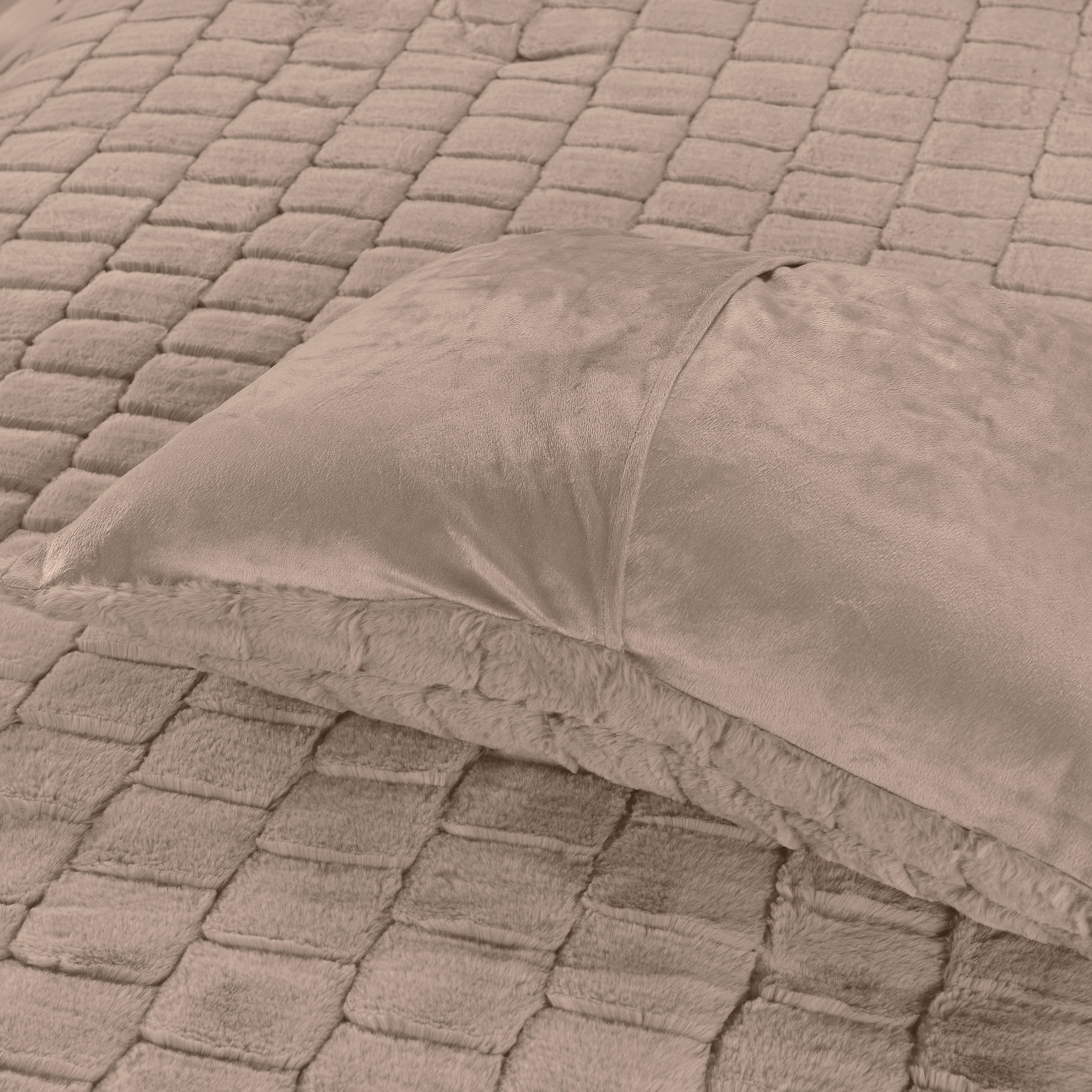 Everlaneas Fluffy 3-Piece Faux Rabbit Fur Comforter Set