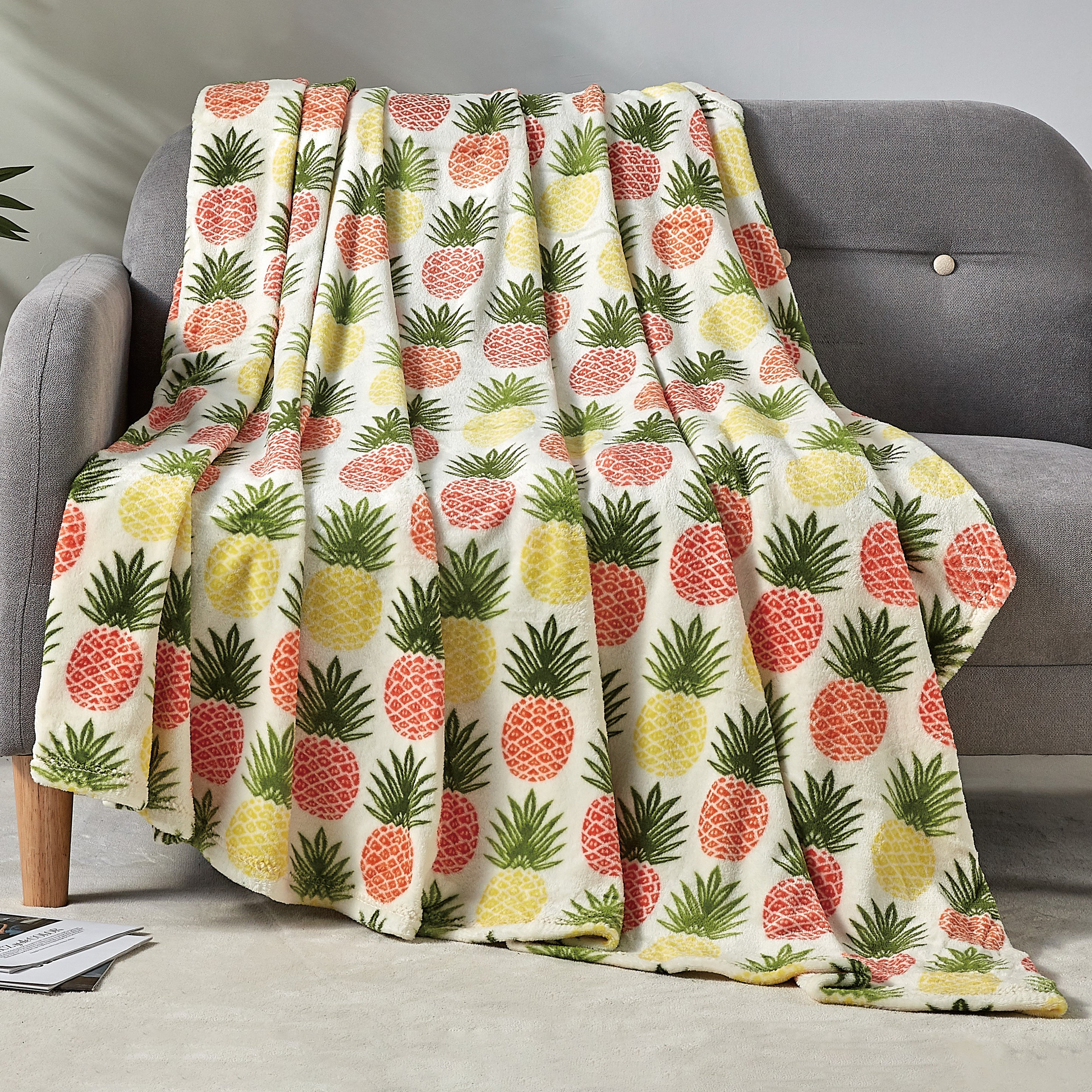 Everlaneas 50" x 70" Decorative Flannel Fleece Throw Blanket