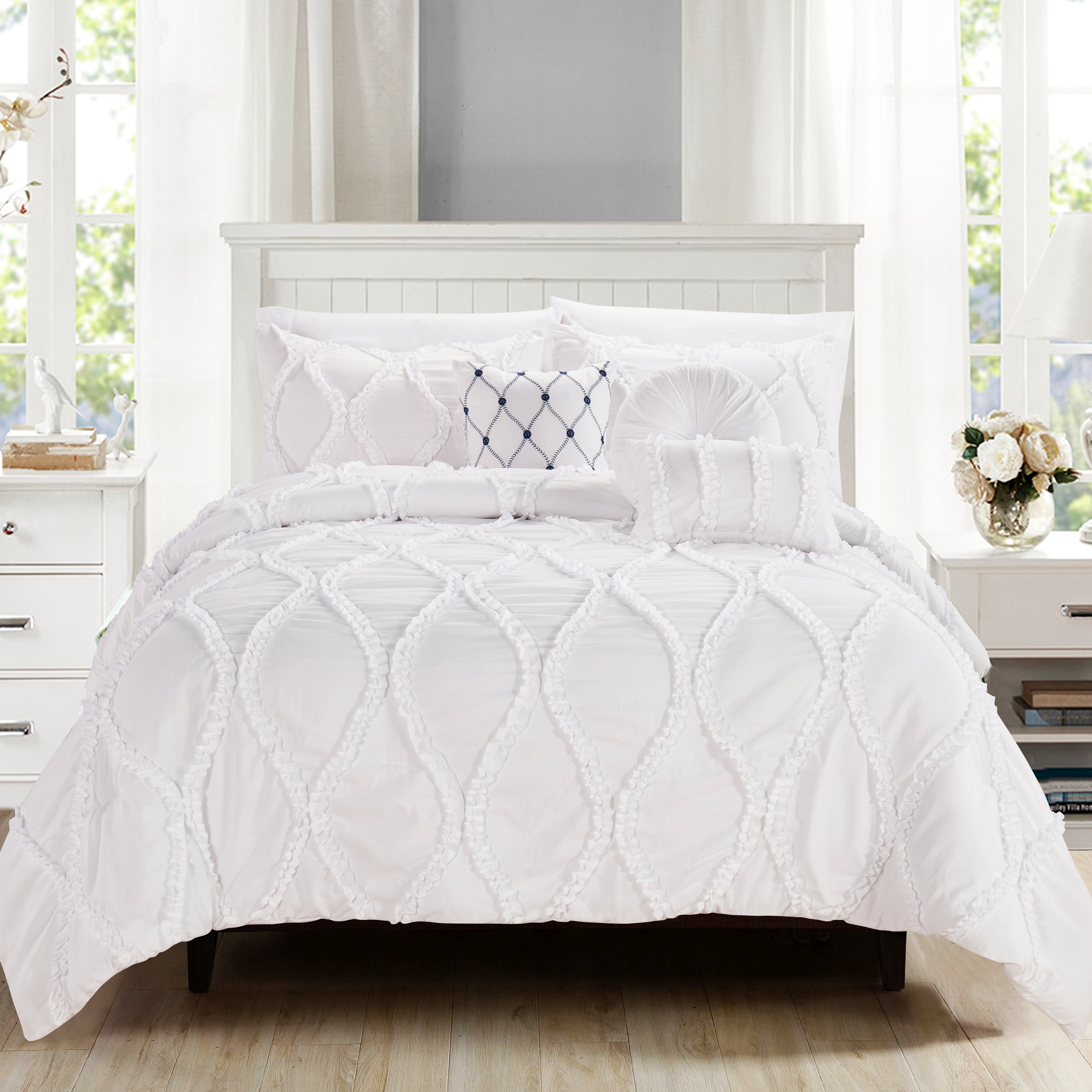 Everlaneas 10-Piece Infinity Design Comforter Set - Includes 4-Piece Sheet Set with Double Sided Storage Pockets