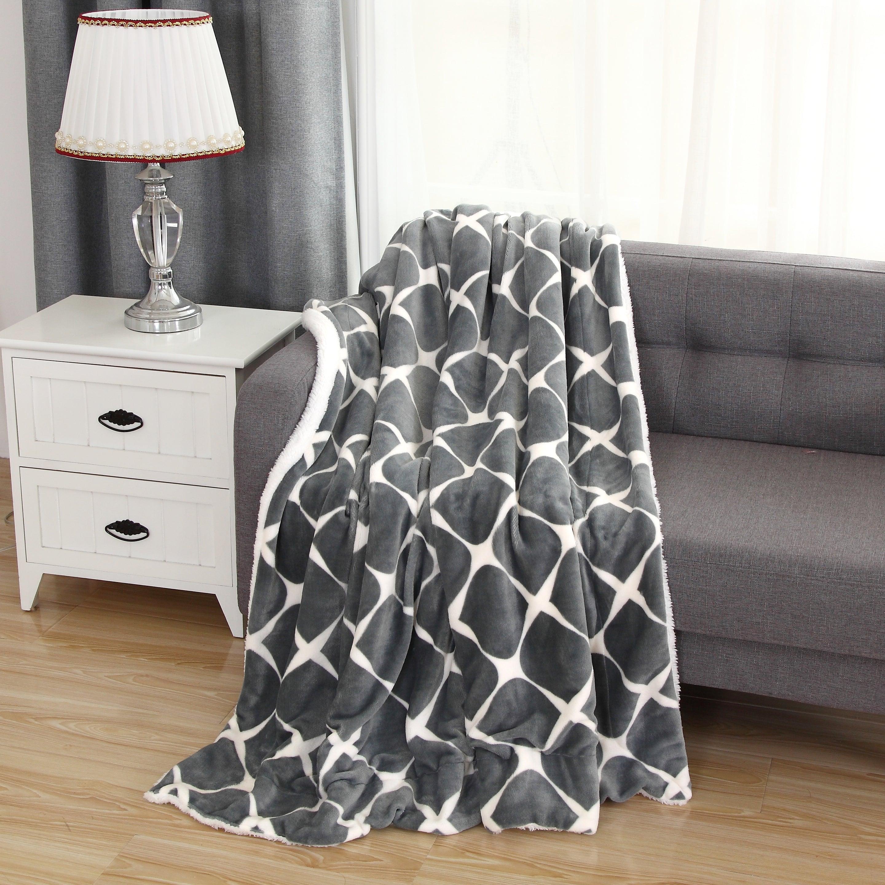 Everlaneas Velvet Plush Sherpa Throw 50" x 60" Velvet Feel - Sherpa Back Throw Blanket